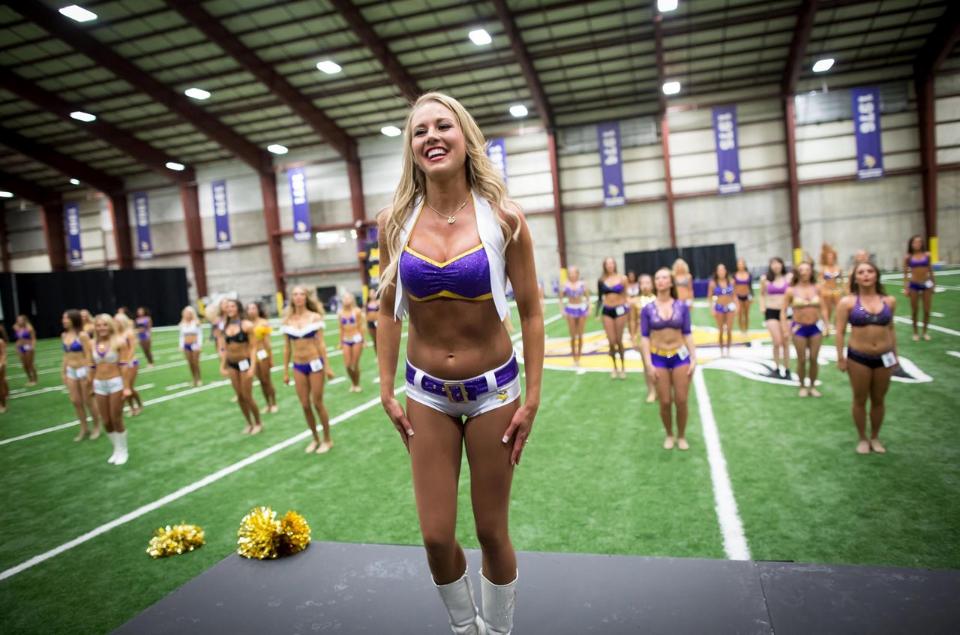 2015 MVC Probowl Cheerleader Kaylee in rehearsal outfit, The Line Up