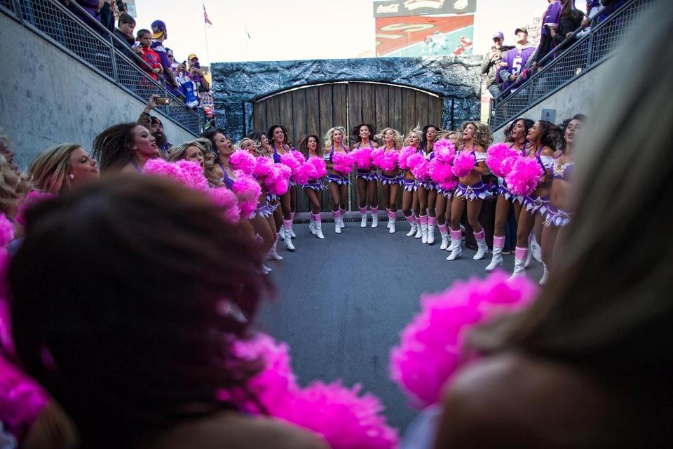 Minnesota Vikings Cheerleaders, Breast Cancer Awareness Boot covers, The Line Up, in the tunnel