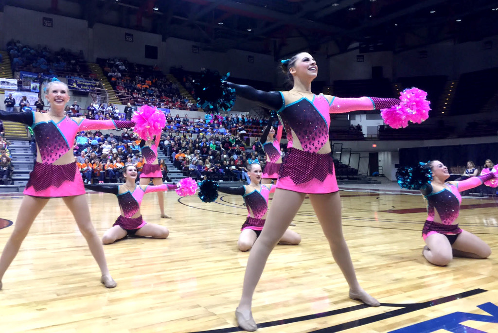 De Pere pom costume, bright pink and leopard