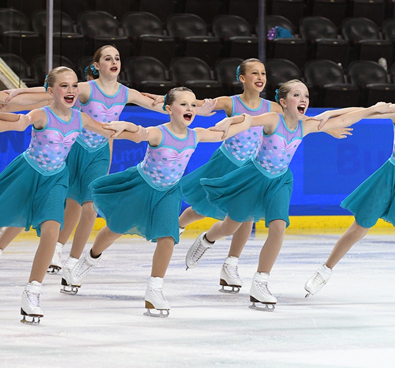 Fond Du Lac Blades-Juv-Free Skate at Mids 2017.jpg