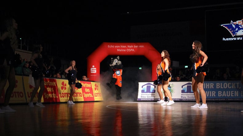 Rostock Seawolves Basketball Dance team and mascot