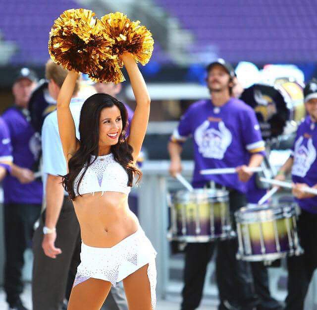 Minnesota VIkings Cheerleders - ICE Signature Look